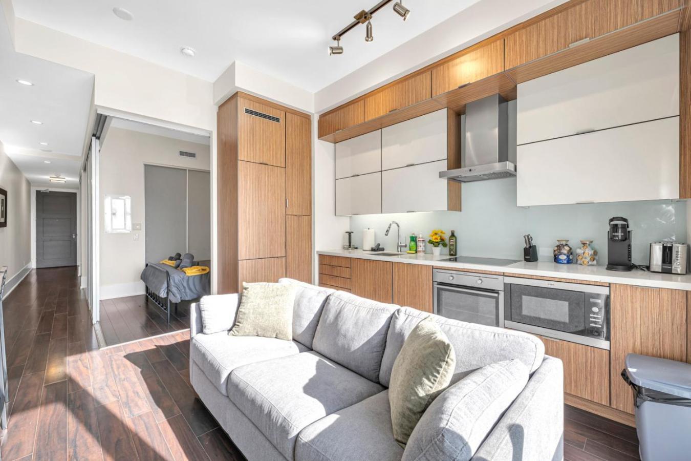 Cn Tower View 2 Bed Near Rogers Centre, Scotiabank, Mtcc Toronto