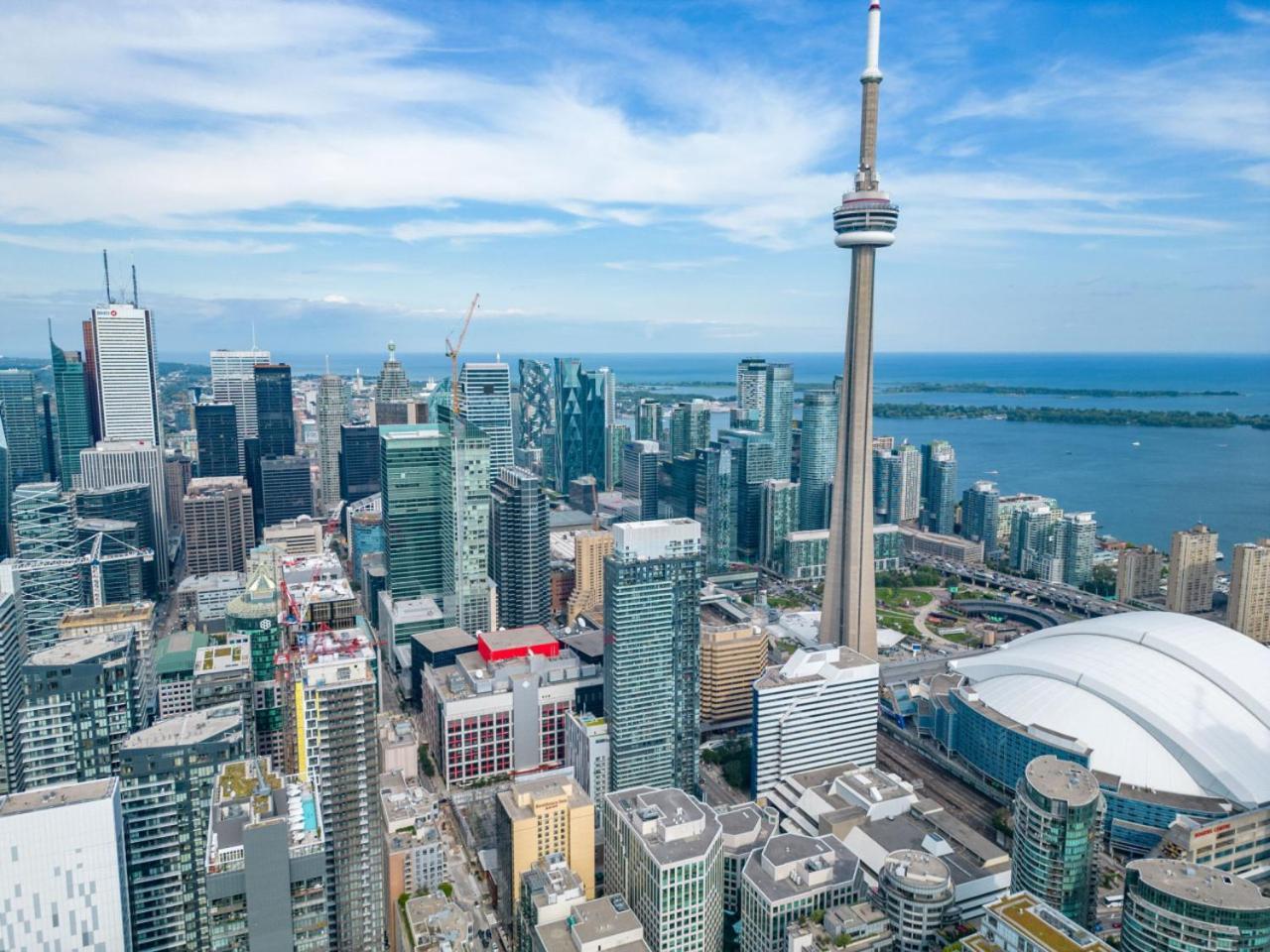 Cn Tower View 2 Bed Near Rogers Centre, Scotiabank, Mtcc Holiday home