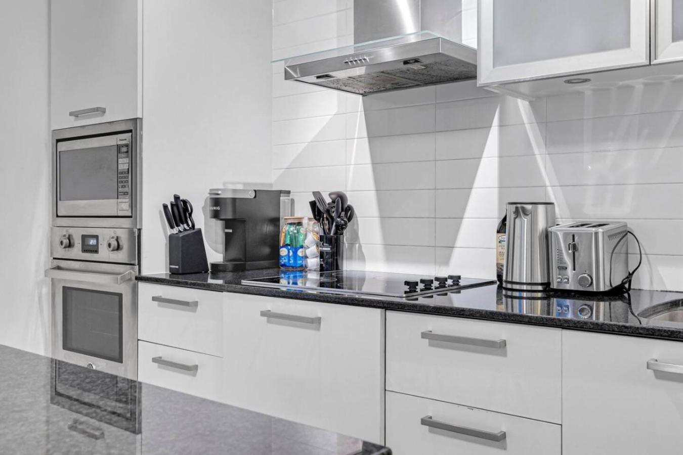 Apartment Sleek 2bd Near Scotiabank Union Water Mtcc *