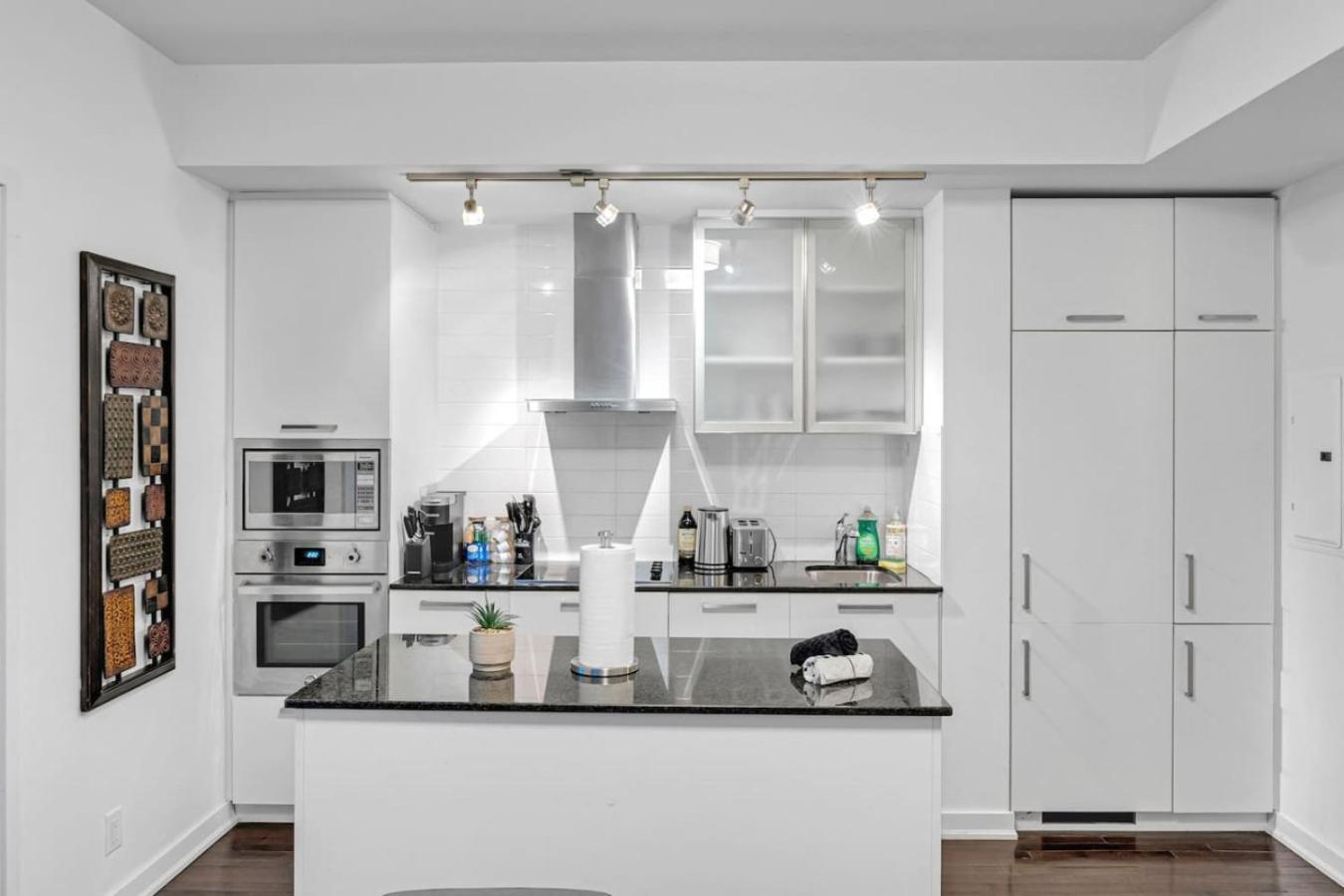 Sleek 2bd Near Scotiabank Union Water Mtcc