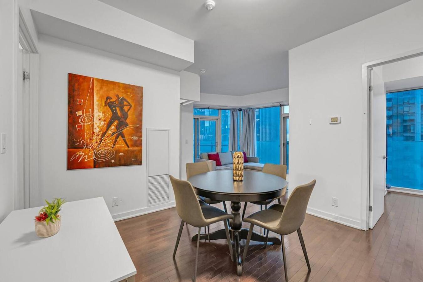 Apartment Sleek 2bd Near Scotiabank Union Water Mtcc Toronto