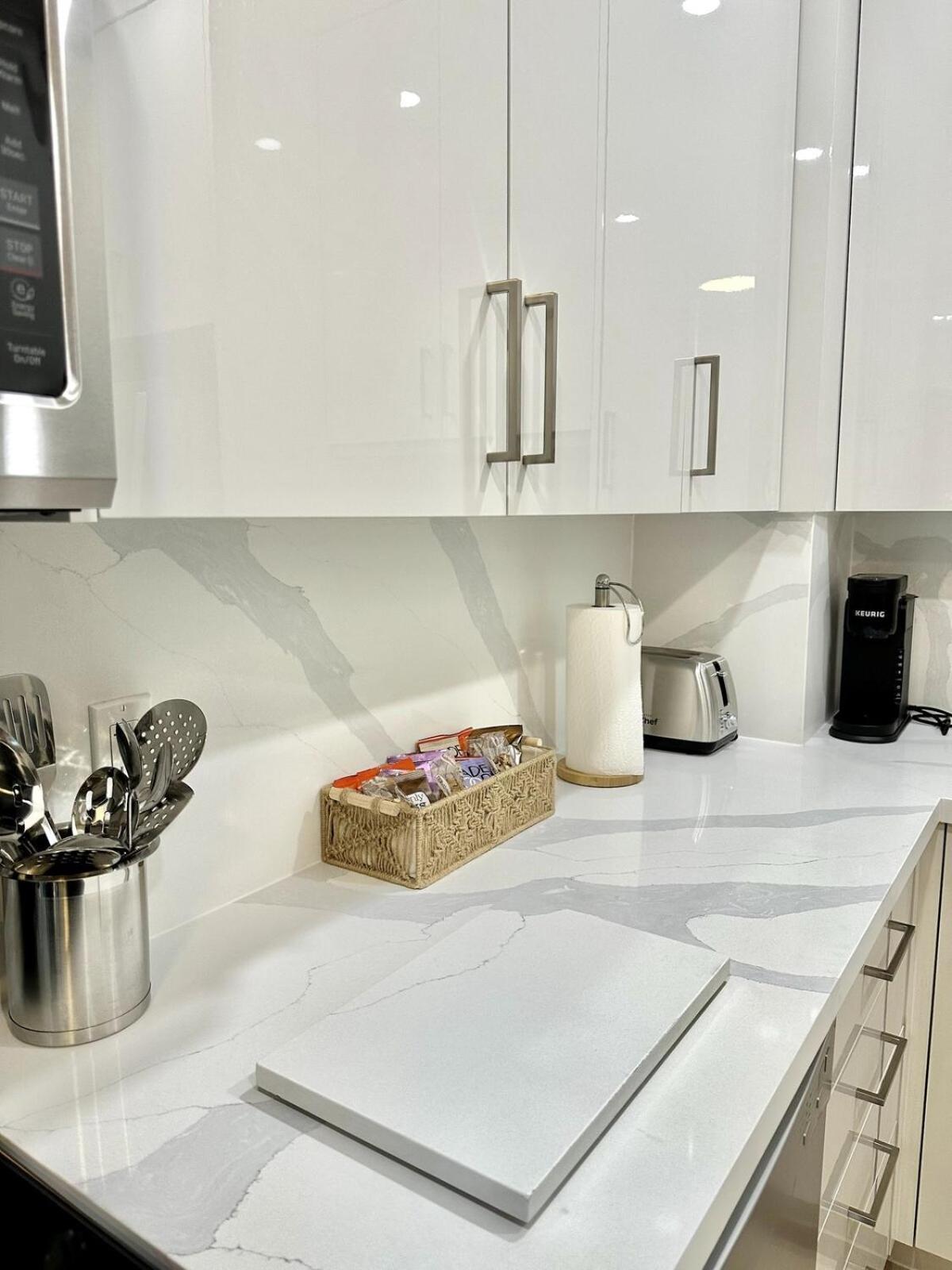 Bright Luxurious 2 Bedroom * Toronto