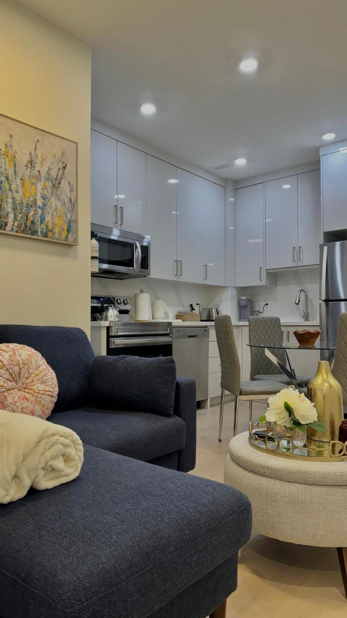Bright Luxurious 2 Bedroom Apartment