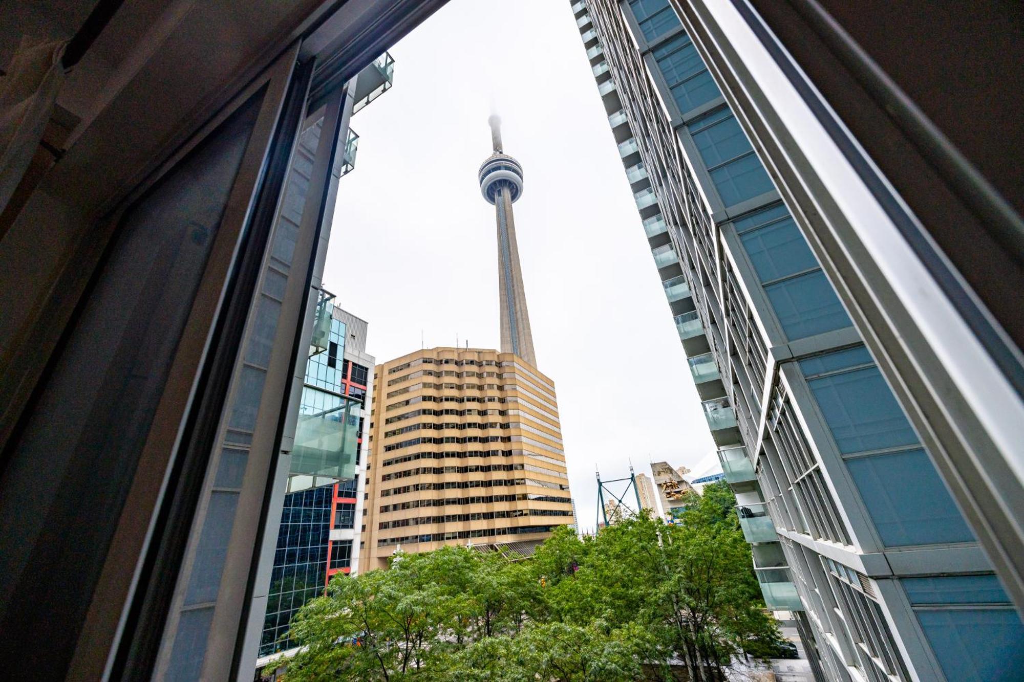 Lovely 1 Bedroom Suite,gym,pool, Mtcc, Cn Tower Apartment *