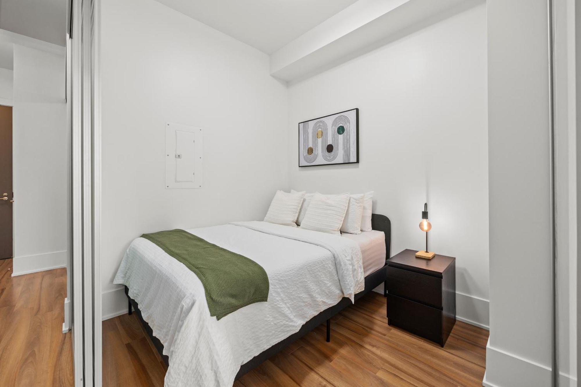 Lovely 1 Bedroom Suite,gym,pool, Mtcc, Cn Tower Toronto