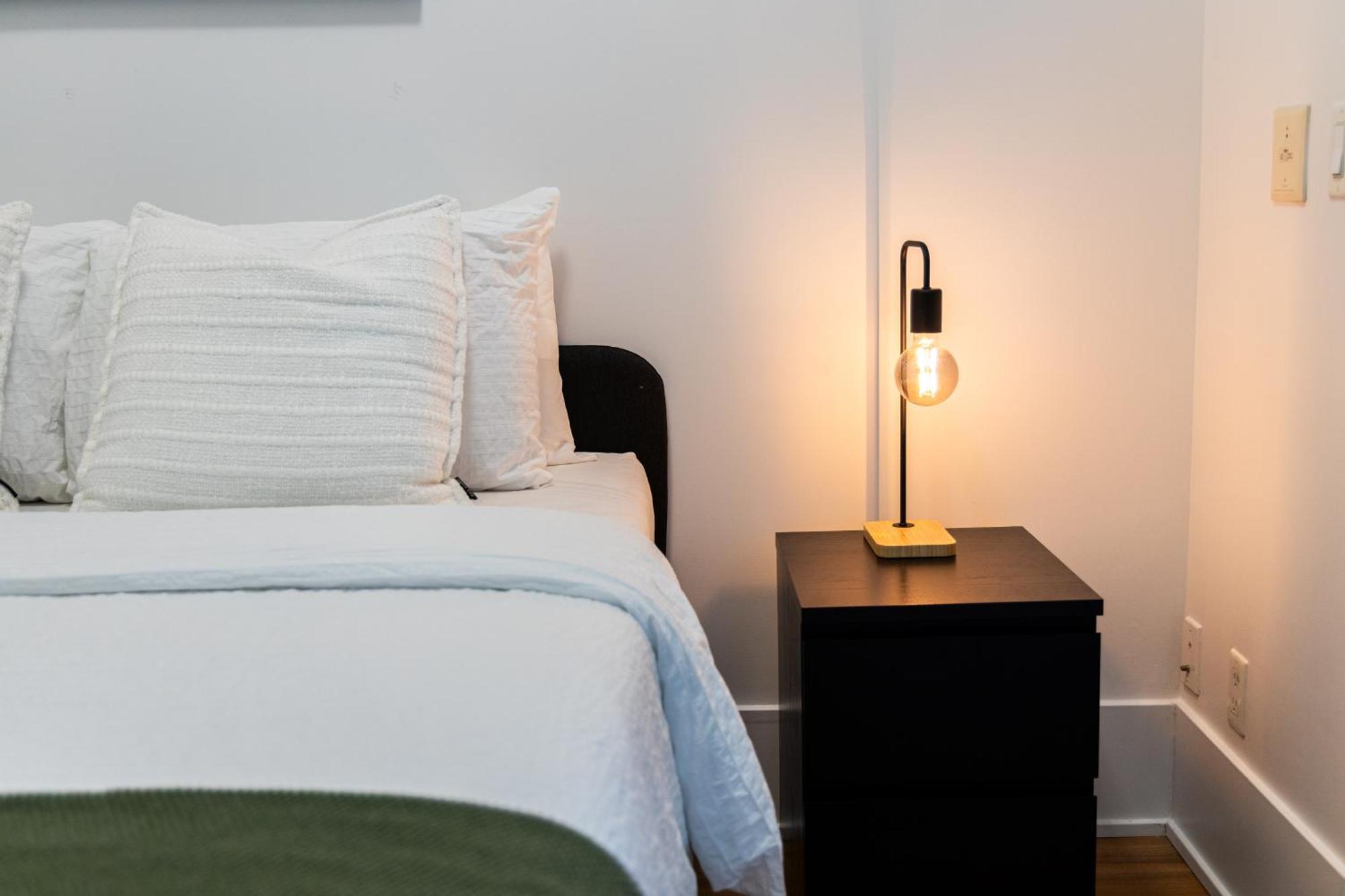 Apartment Lovely 1 Bedroom Suite,gym,pool, Mtcc, Cn Tower *