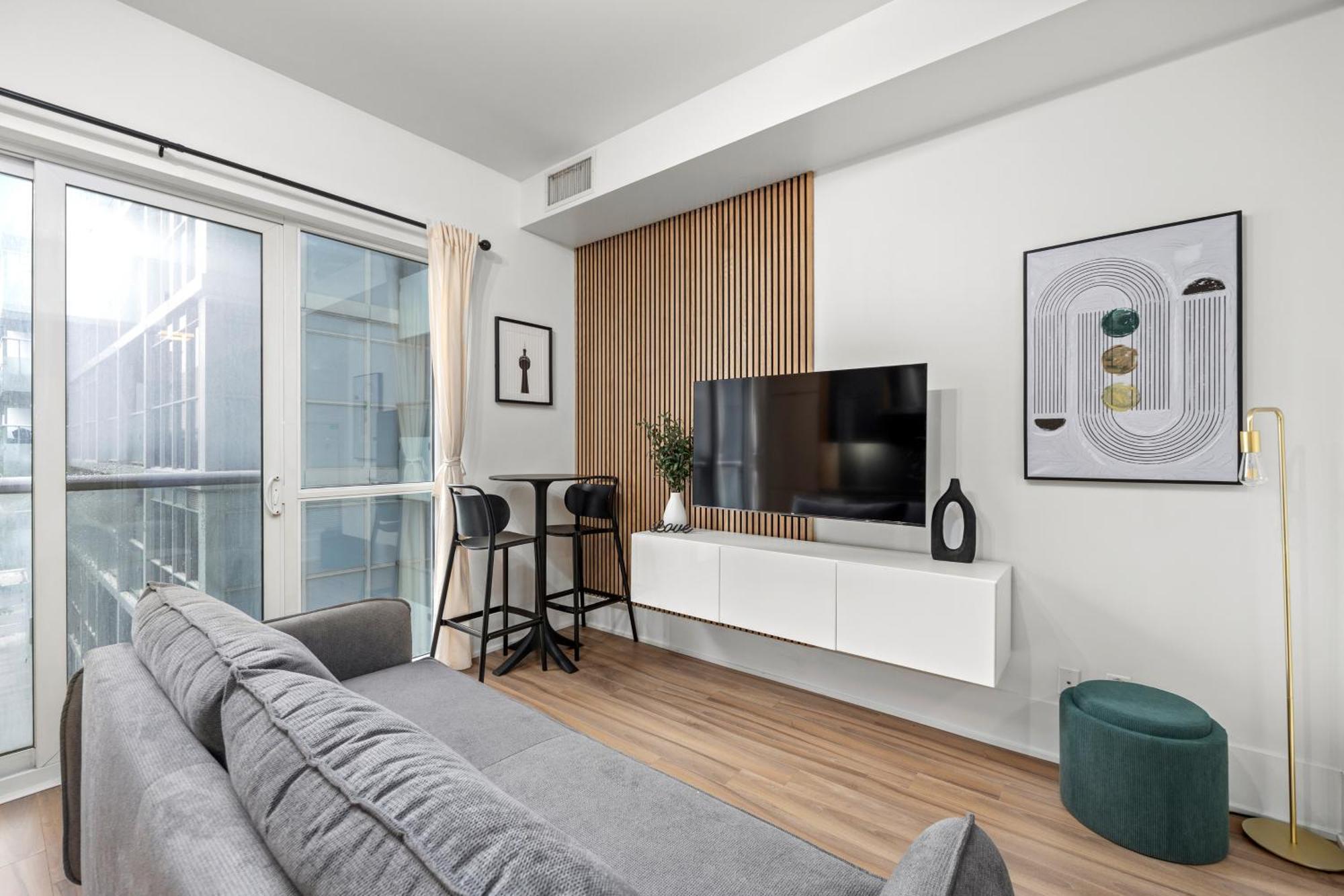 Lovely 1 Bedroom Suite,gym,pool, Mtcc, Cn Tower Apartment Toronto