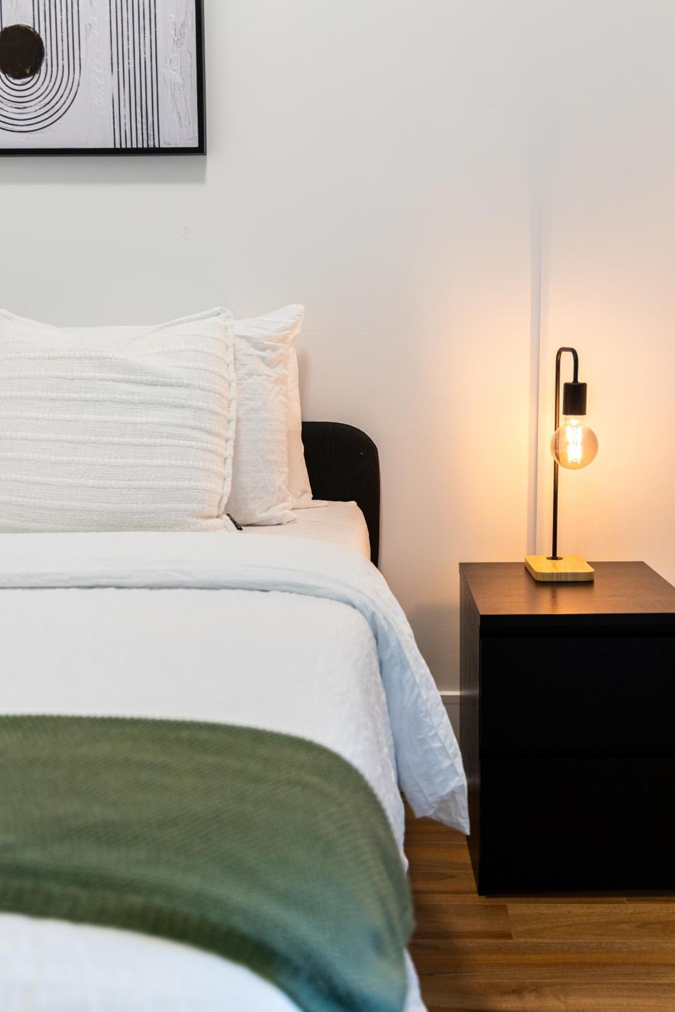 Lovely 1 Bedroom Suite,gym,pool, Mtcc, Cn Tower Toronto