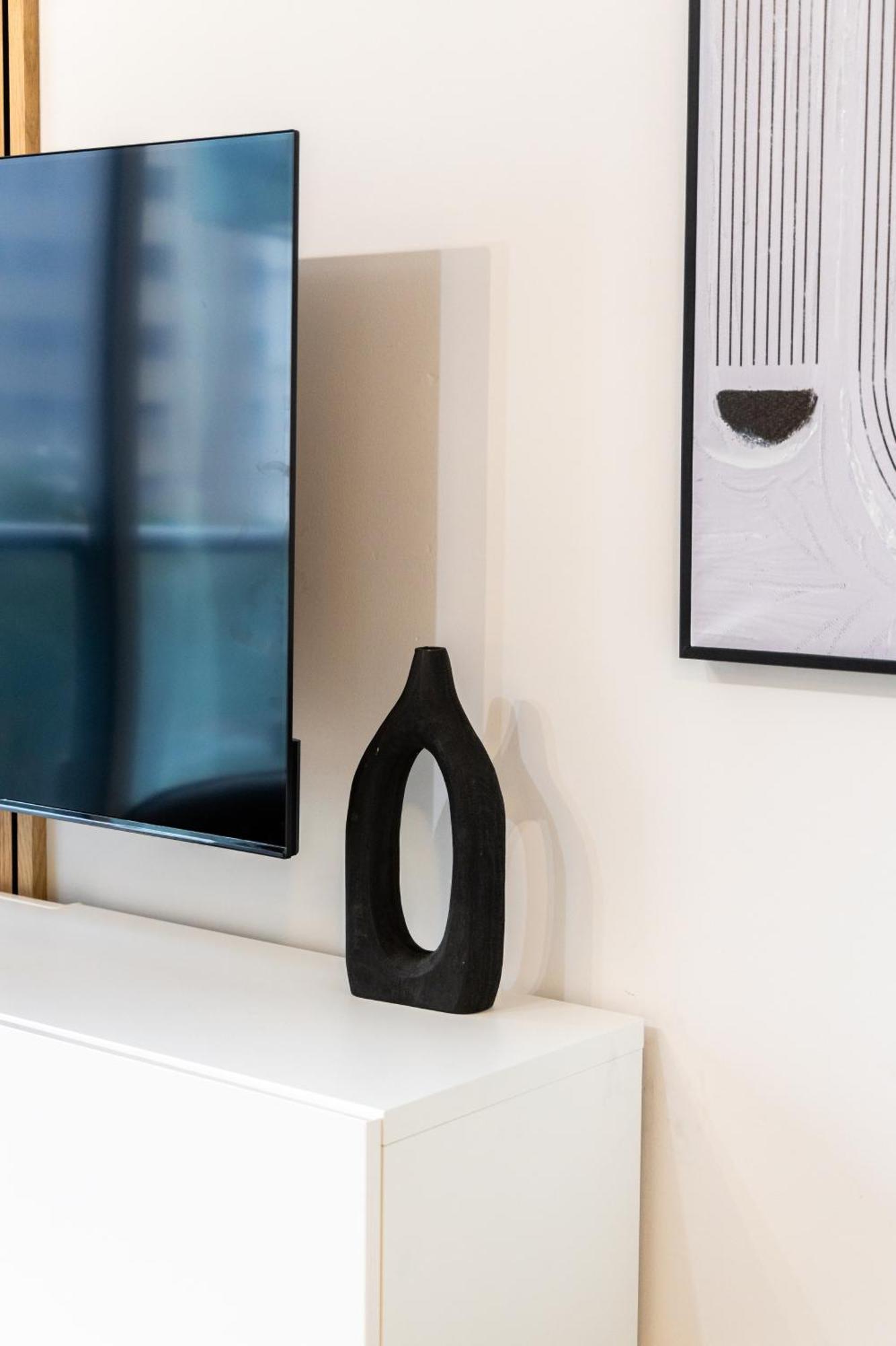 Lovely 1 Bedroom Suite,gym,pool, Mtcc, Cn Tower Apartment Toronto