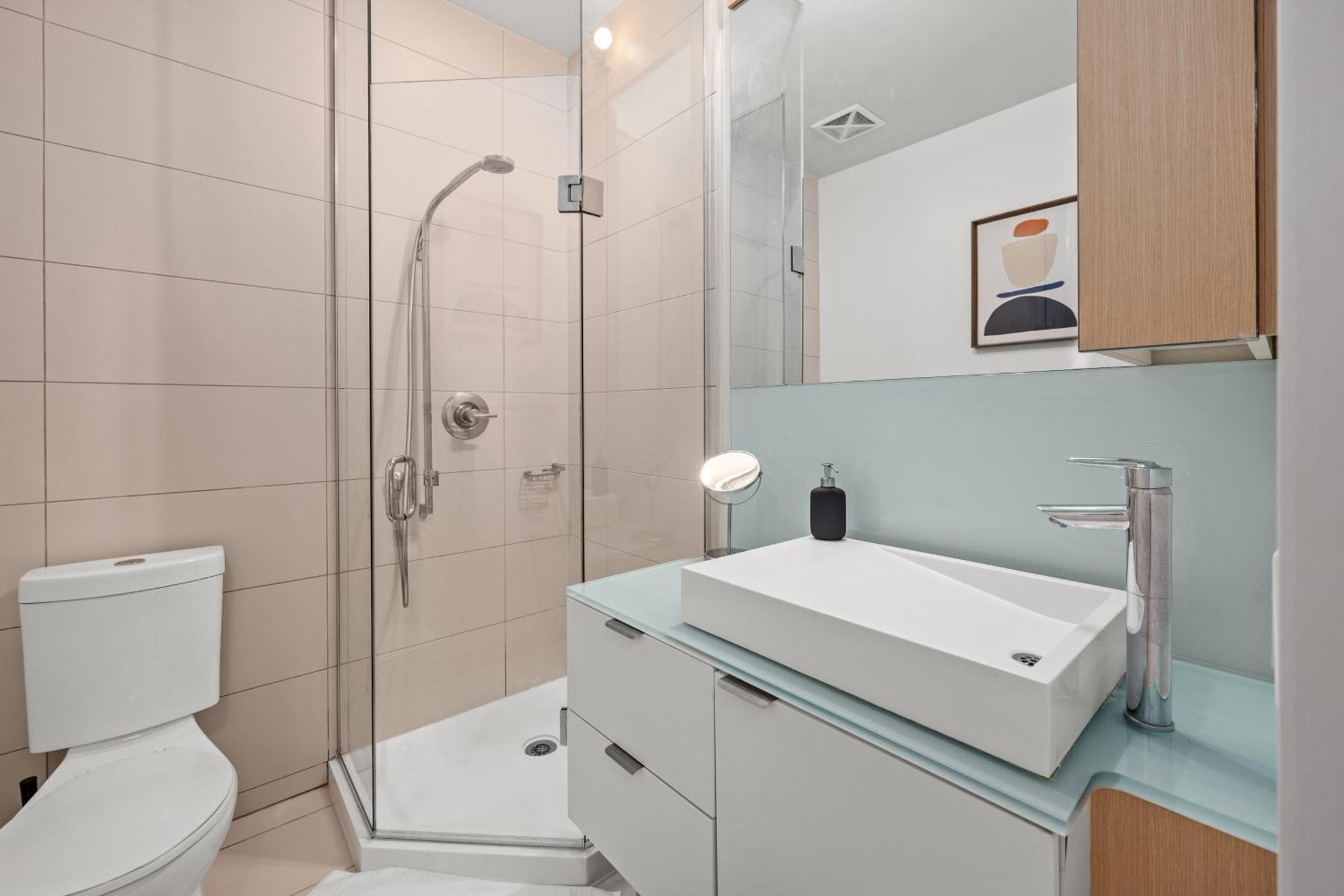 Apartment Lovely 1 Bedroom Suite,gym,pool, Mtcc, Cn Tower
