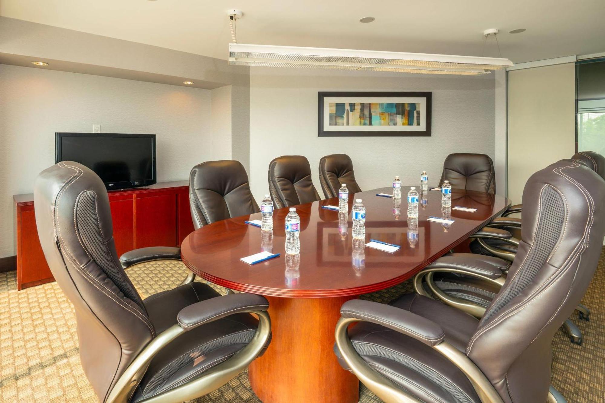 Comfort & Conference Centre Airport 3*