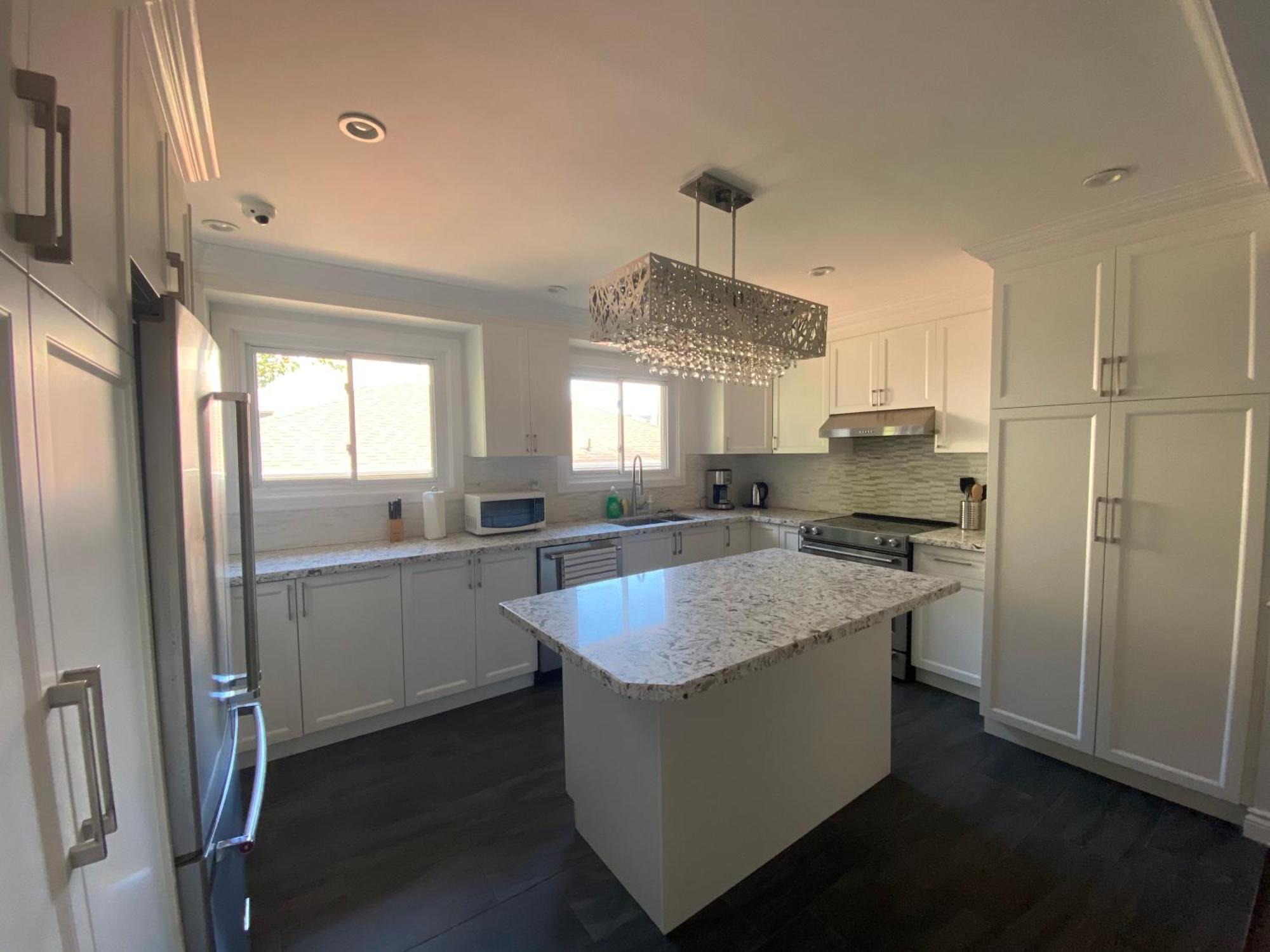 Yonge And Finch Subway !o Cozy & Modern Private Bdr With Private Bathroom * Toronto