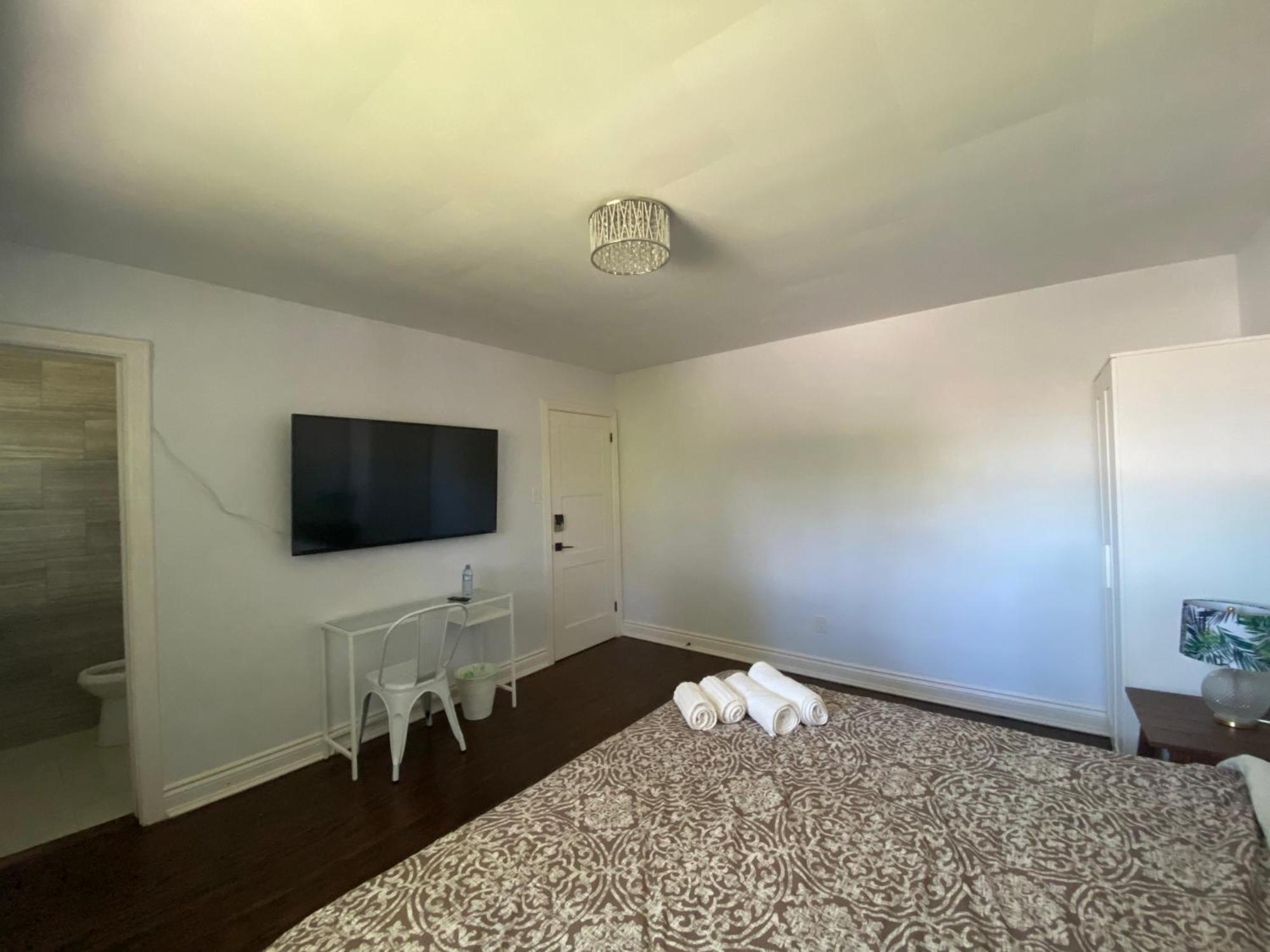 Yonge And Finch Subway !o Cozy & Modern Private Bdr With Private Bathroom Homestay *