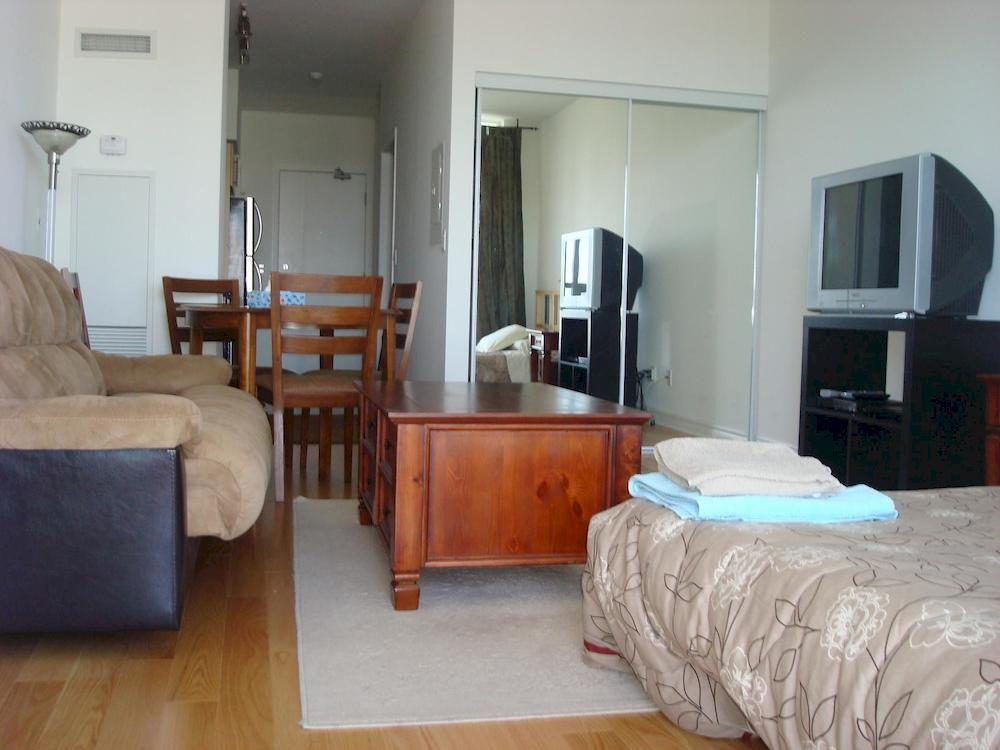 Apartment Kashaneh At Bayviewvillage Toronto