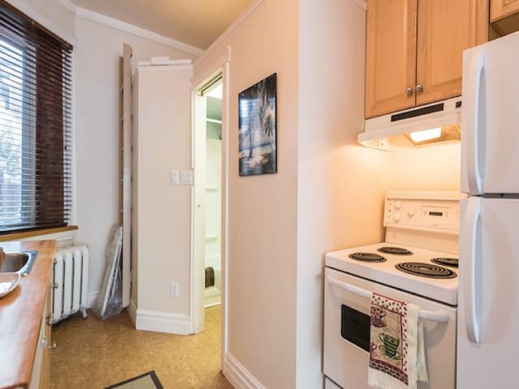 Spacious Bachelor Apartment Apartment Toronto