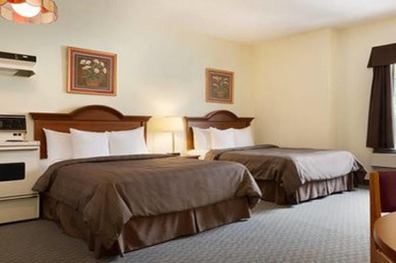 Hotel Days By Wyndham East Beaches 2*