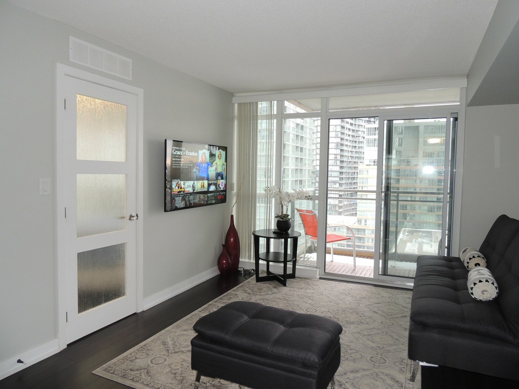 Tvhr - Luxury Condos In Heart Of Downtown