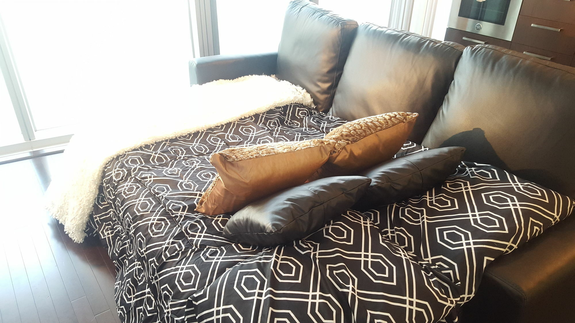 Lavish - Luxury - Downtown Hotel Toronto