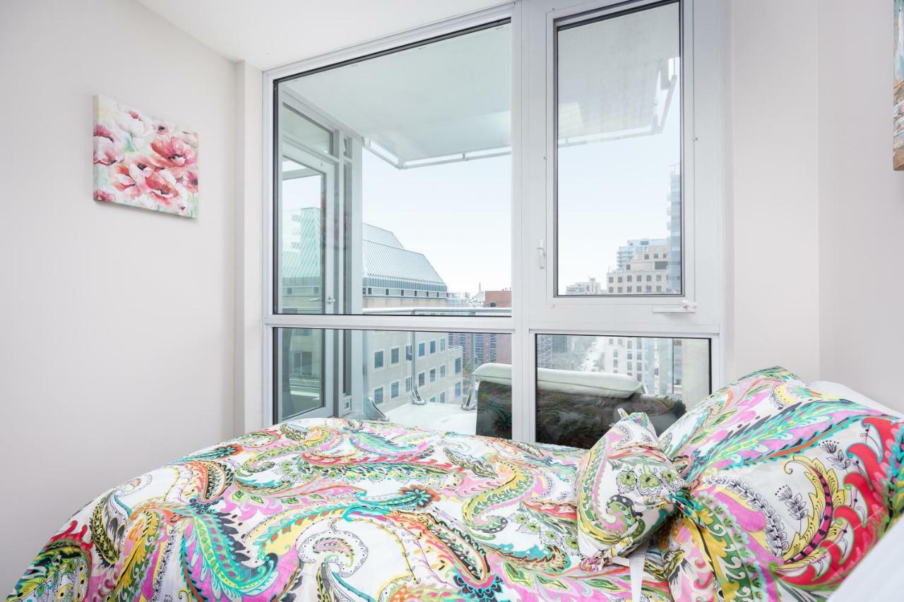 Apartment Topline Suites - Nelson Street Toronto