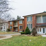 Your Comfy Home In Mid-Toronto