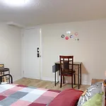 Newly-Renovated 3Br House, 12 Minutes To Airport