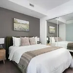 Sunset Views In Chic Condo By Cn Tower