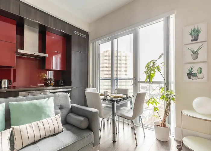 Spacious Condo W Stunning Views Of Downtown