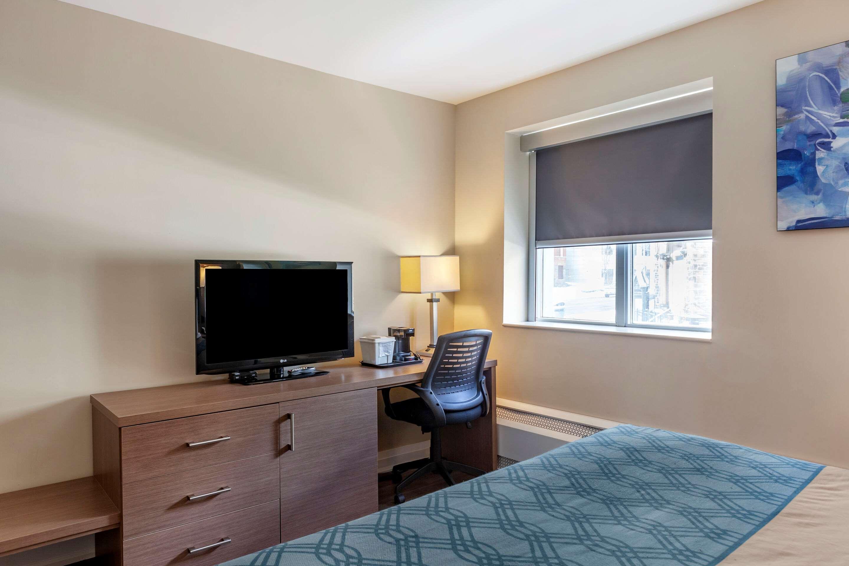 Econo & Downtown Hotel 2*
