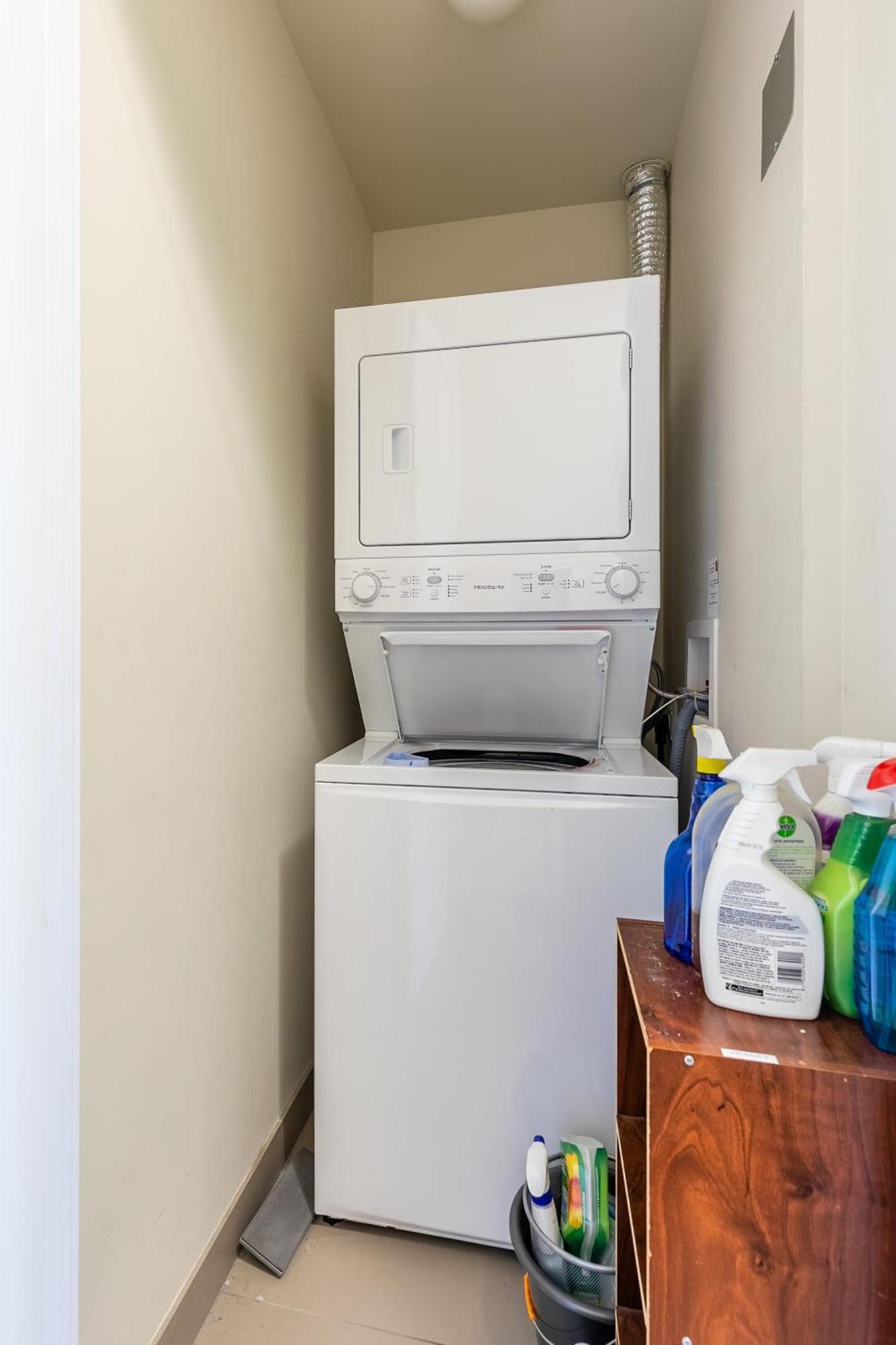 Spacious W Stunning Views Of Downtown