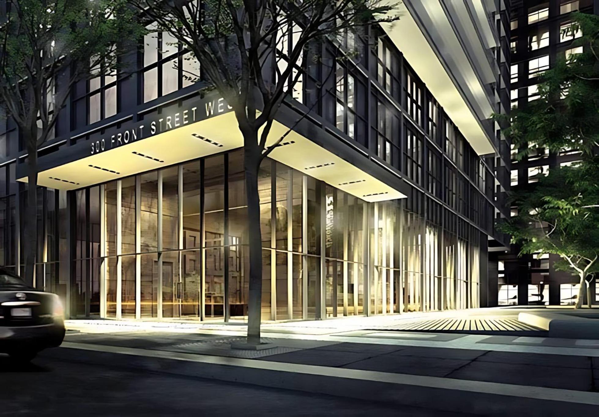 Spacious W Stunning Views Of Downtown Toronto