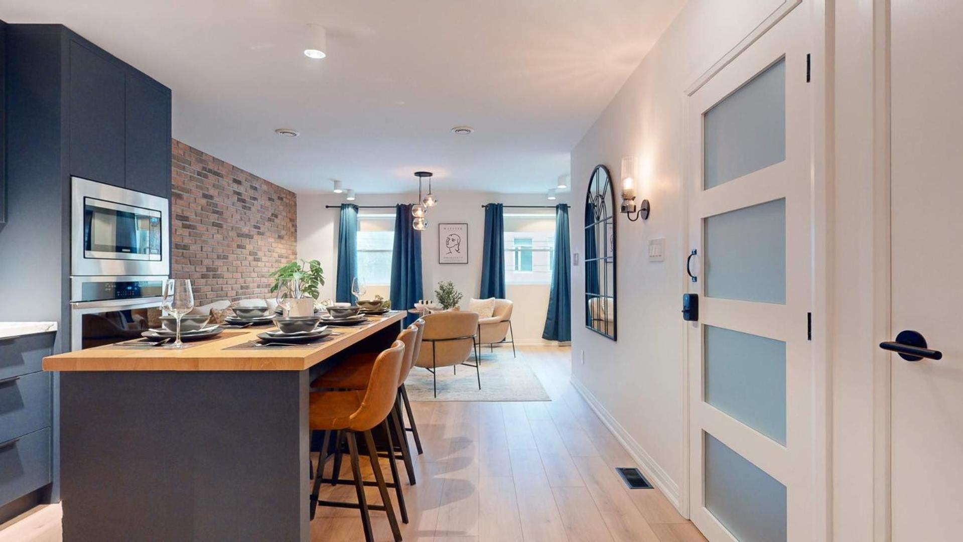 Casa Queen Elegant In Leslieville Hotel