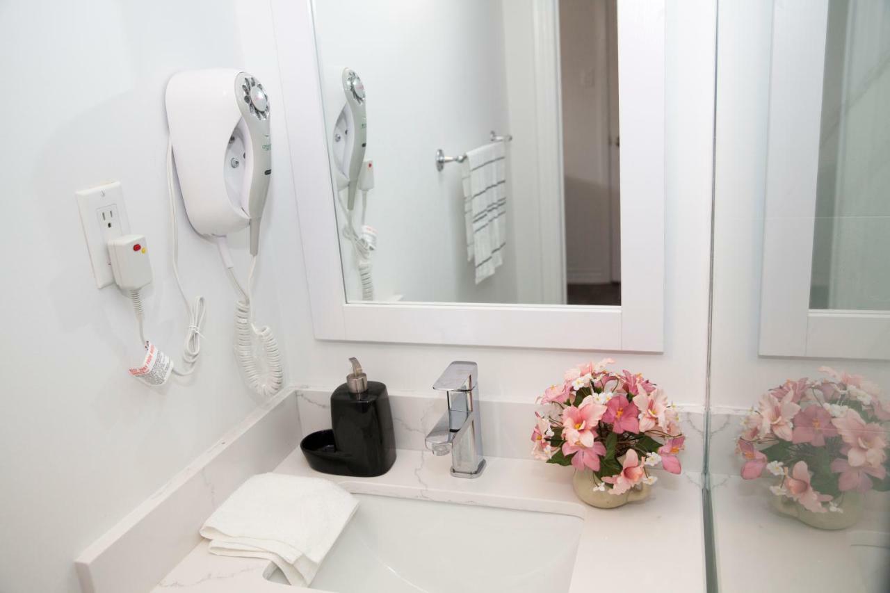 Holiday home Cozy 3br 2bth Lower Unit, A Min To Hwy401, 404 & Dvp Toronto