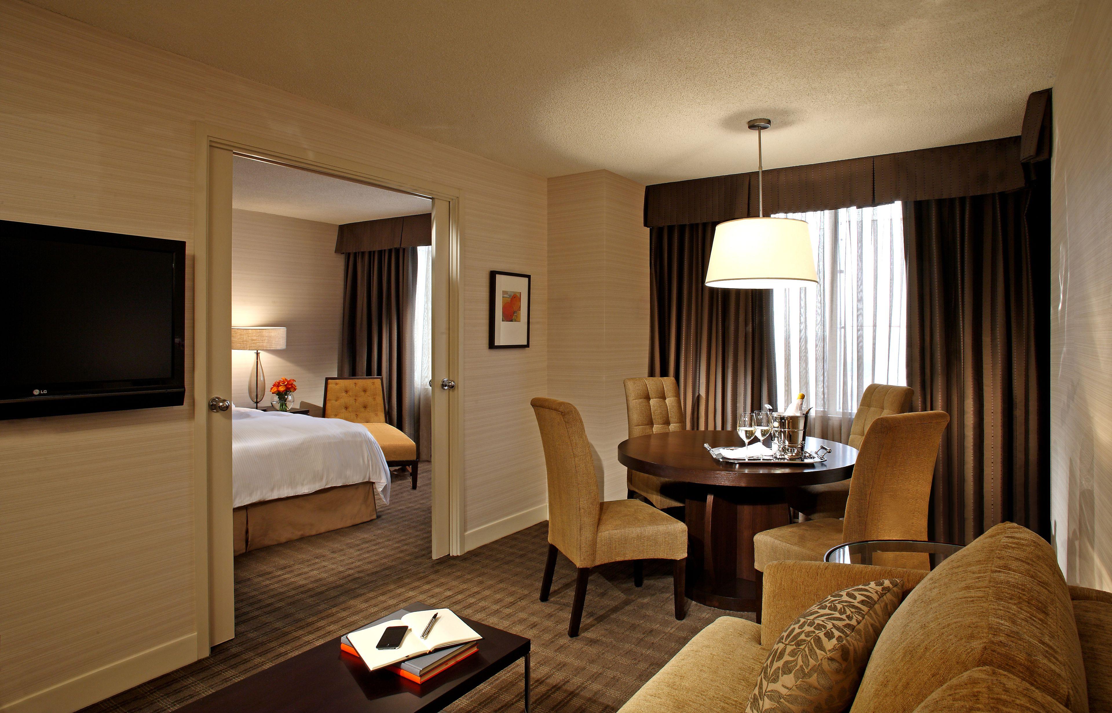 Expert Guide to the Best Hotels in Downtown Toronto