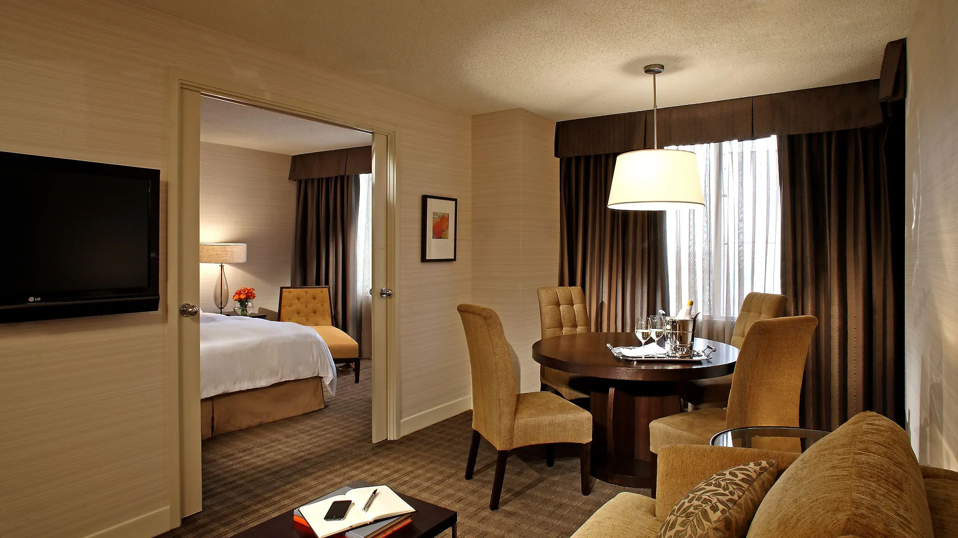 Expert Guide to the Best Hotels in Downtown Toronto